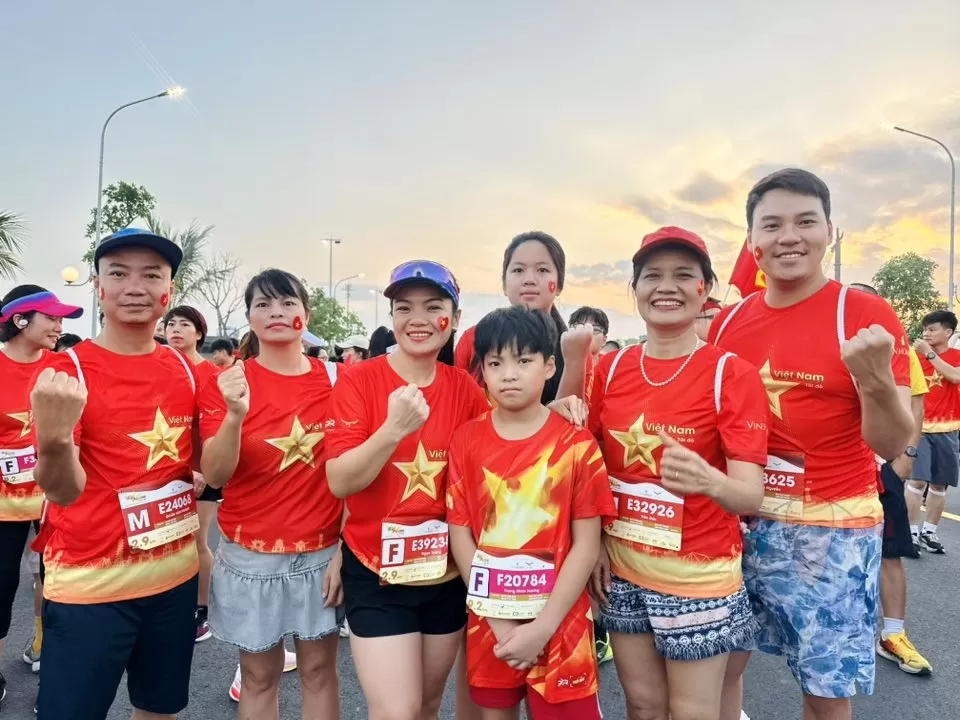 Chủ tịch NK20 Đo&agrave;n Văn Ho&agrave;ng & Gi&aacute;m đốc Tăng trưởng Vũ Thị Lan Phương